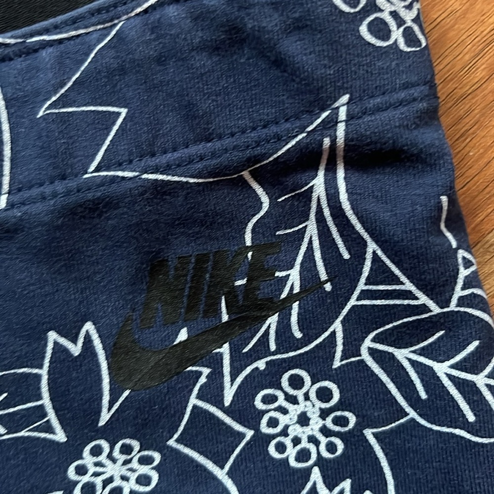 EUC navy and white Nike athletic leggings - Picture 8 of 13